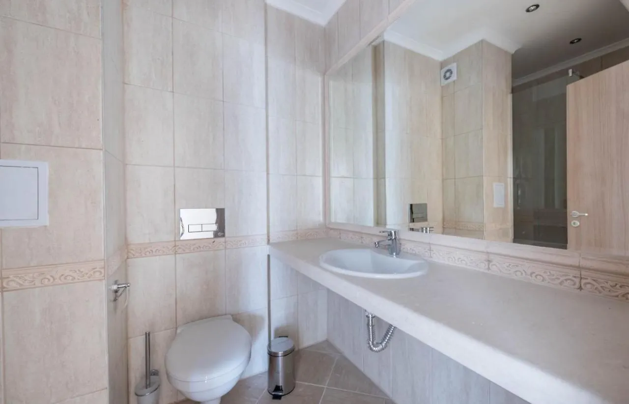 Stoyanov South Bay - Várna Apartman